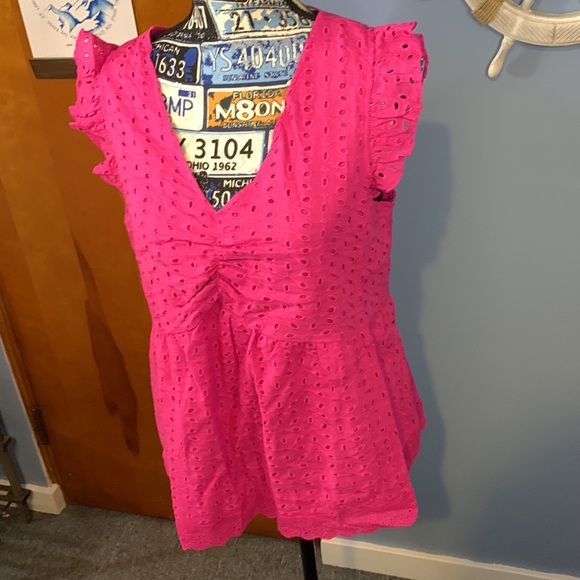 Ultra Pink Top Medium NWT - Picture 2 of 6
